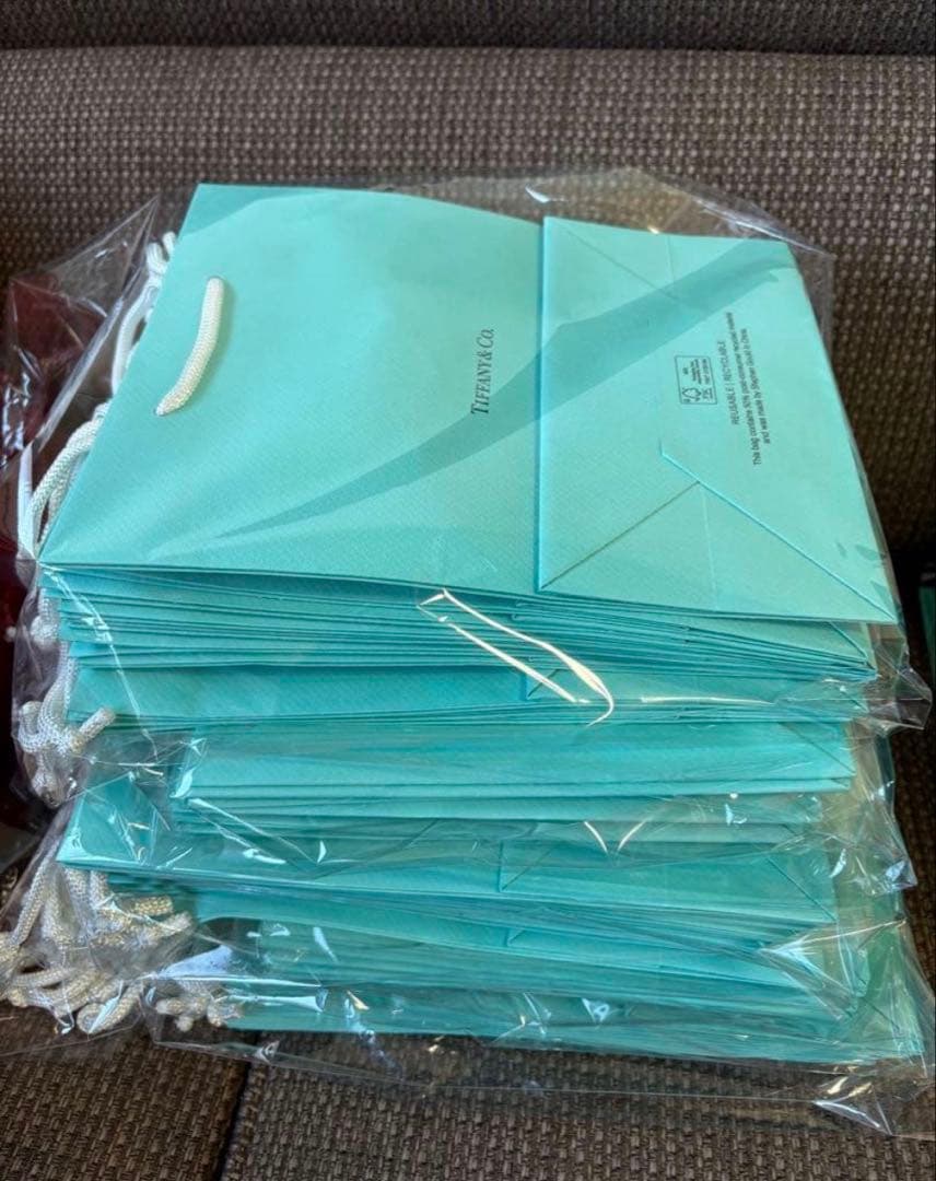 現行品新品未使用ティファニーショッパー紙袋 （20x25 cm）100枚セット