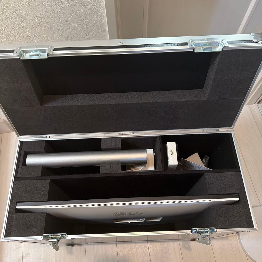 LG モニター 32UP550 本体 付属品あり　特注ケース付　31.5インチ