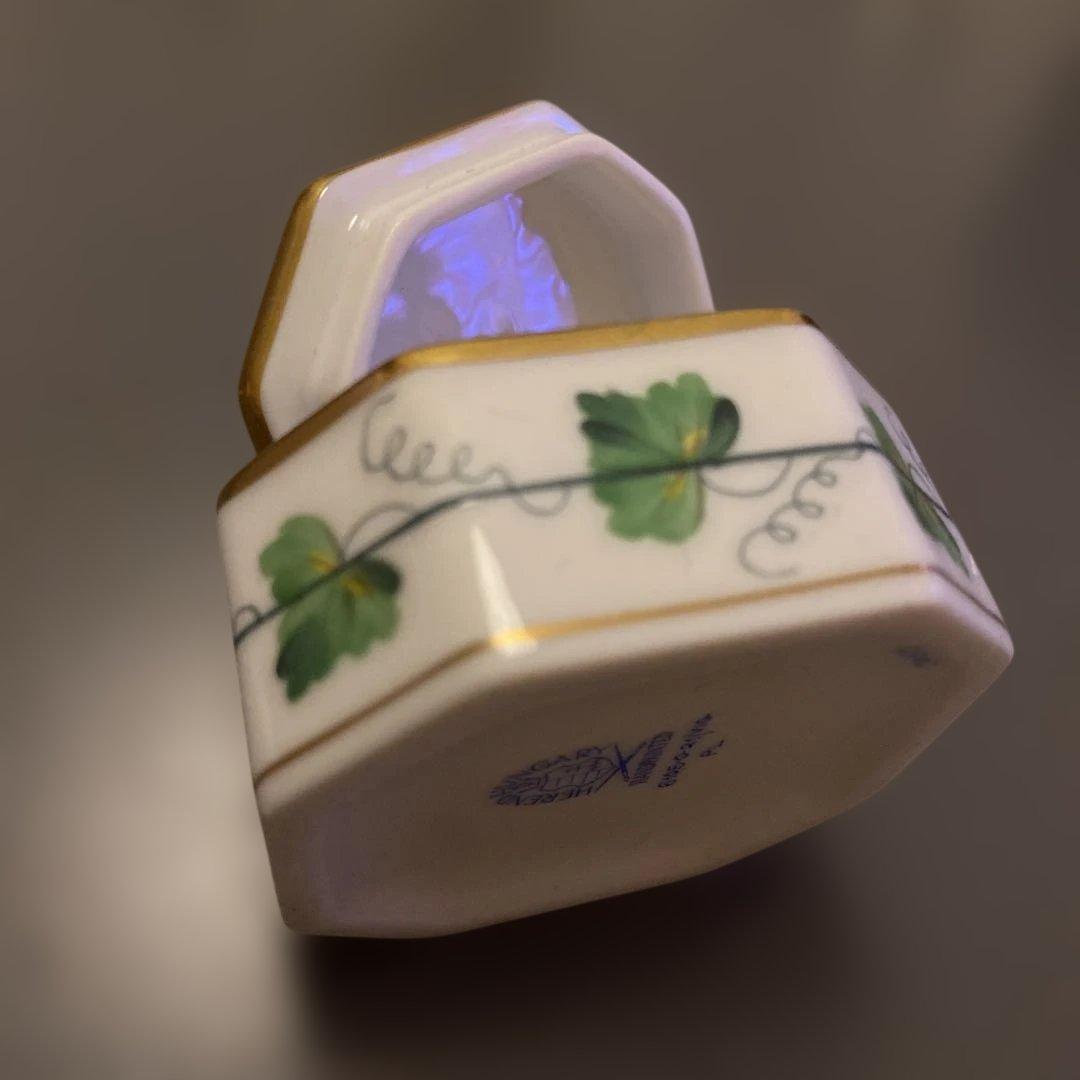 HEREND / ヘレンド 八角形小物入れ（人物つまみ）