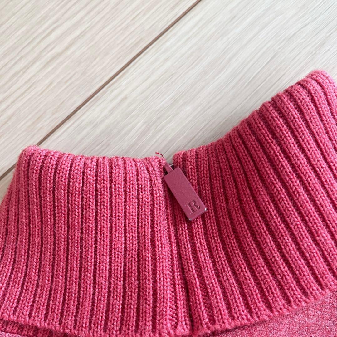 Rene ルネ　ニットカフス　タートルネック　ブラウス　Aライン　赤