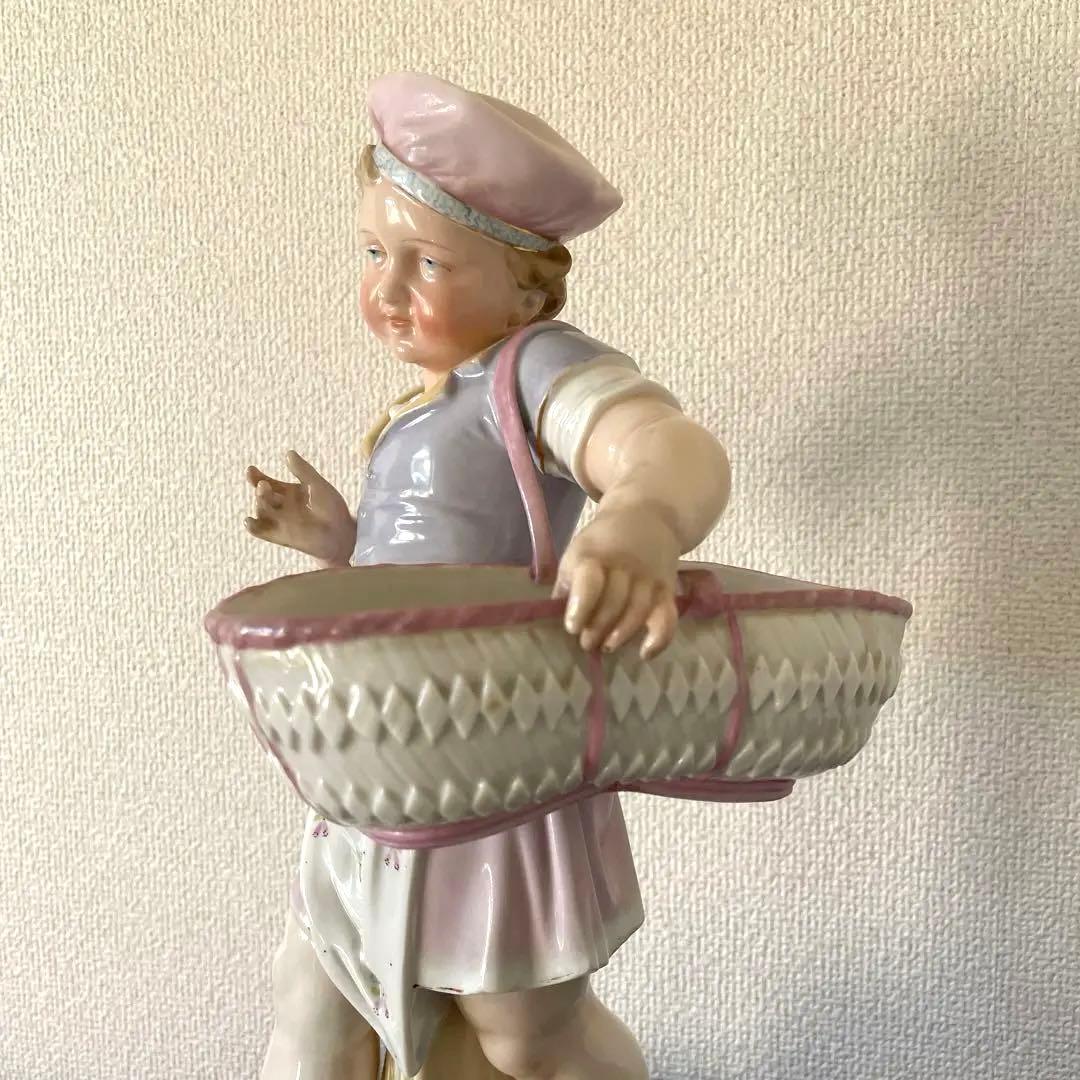 ＊バスケットを持つ少女＊・高さ３７.５cm・Meissen・