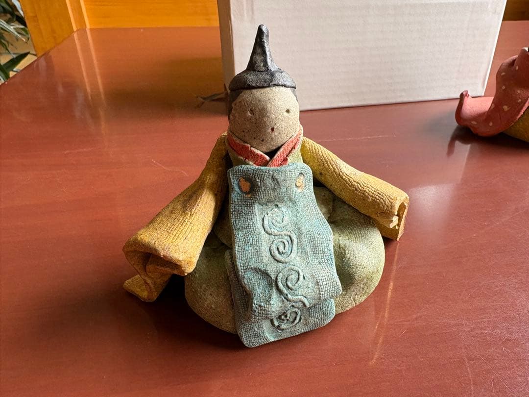 伝統的な雛人形 陶器製 多色