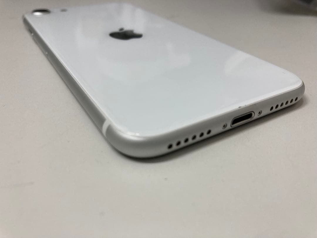 iPhone SE 2 64GB ホワイト　SIMフリー　バッテリー　100%