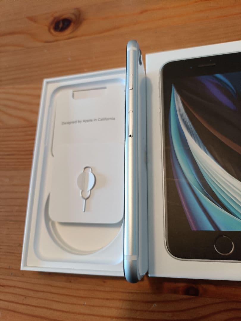 【美品】Apple iPhone SE 第二世代　ホワイト