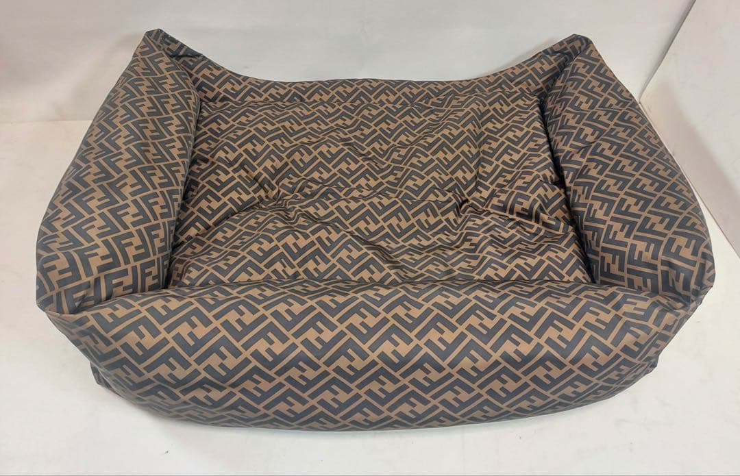 FENDI ペット用ベッド