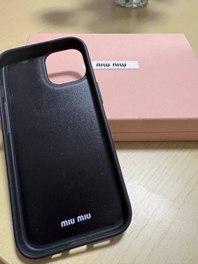 miu miu iPhone 15ケース