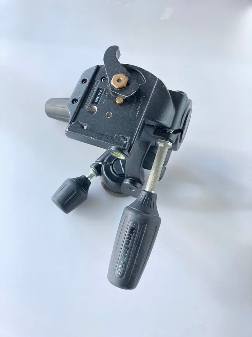 雲台808CR4とL型プレートMS050M4-RC4のセットです。