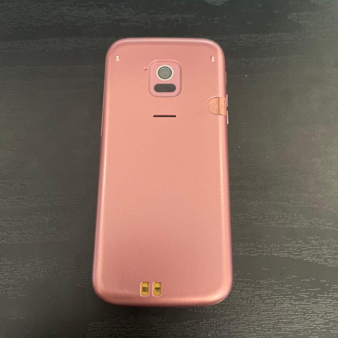 docomo らくらくホン F-02J ピンク　折りたたみ携帯電話
