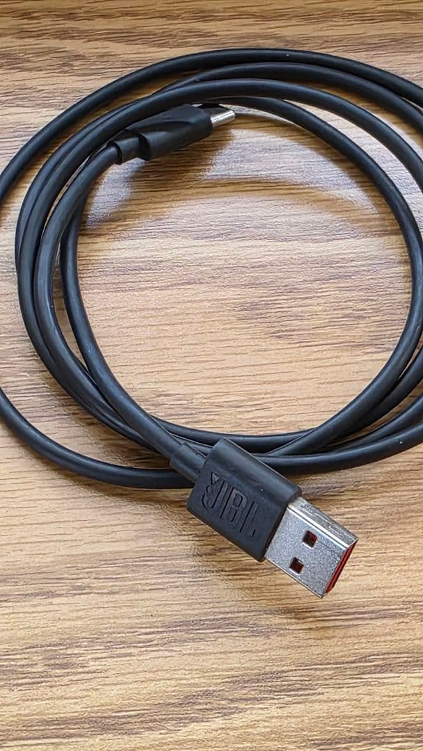 JBL Flip 6スマートスピーカー 本体とUSBケーブル