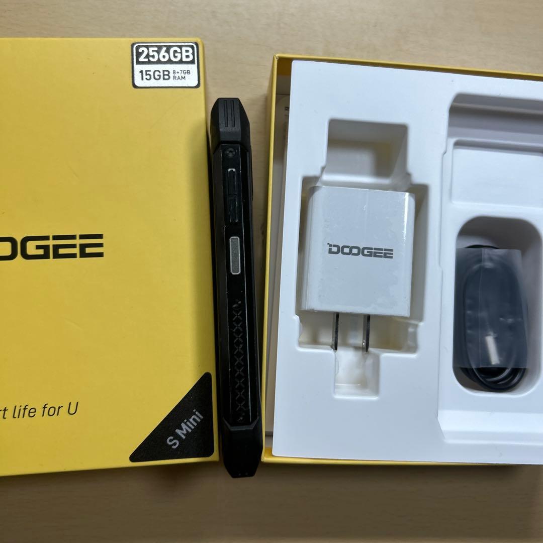Doogee Smini 256GB SIMフリー 画面割れあり