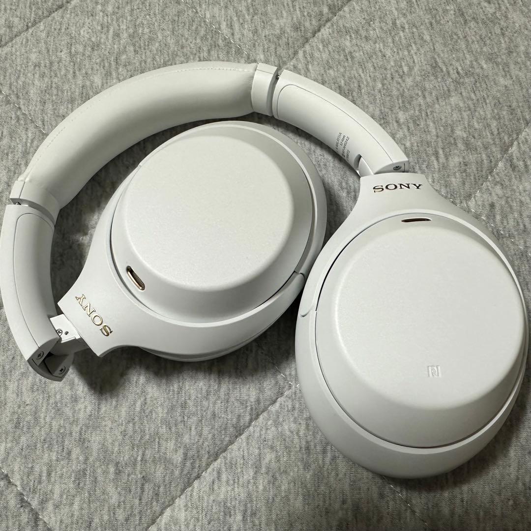 【美品】SONYワイヤレスヘッドホン WH-1000xm4 サイレントホワイト