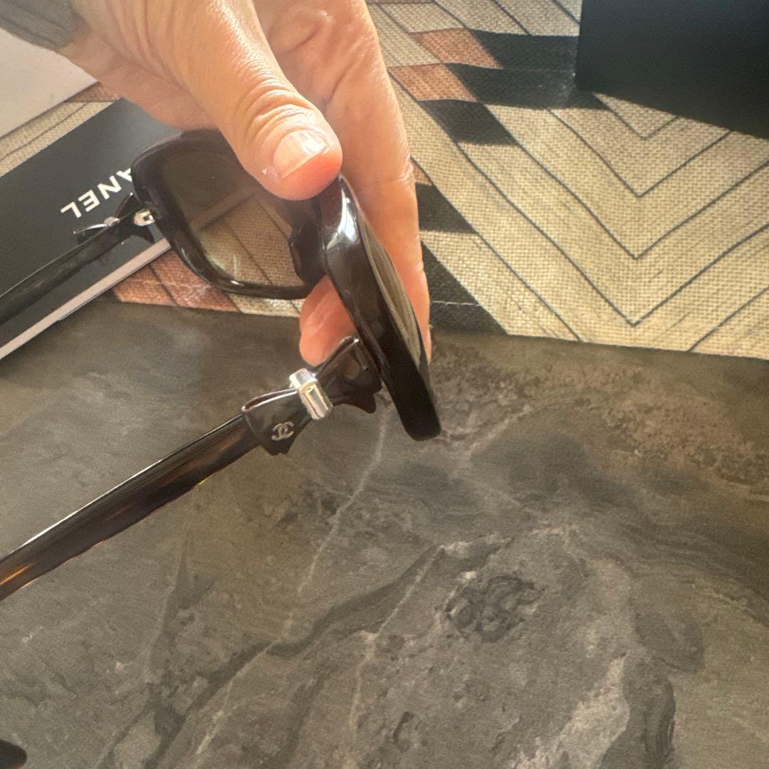 CHANEL ブラウンラウンドサングラス ケース付き