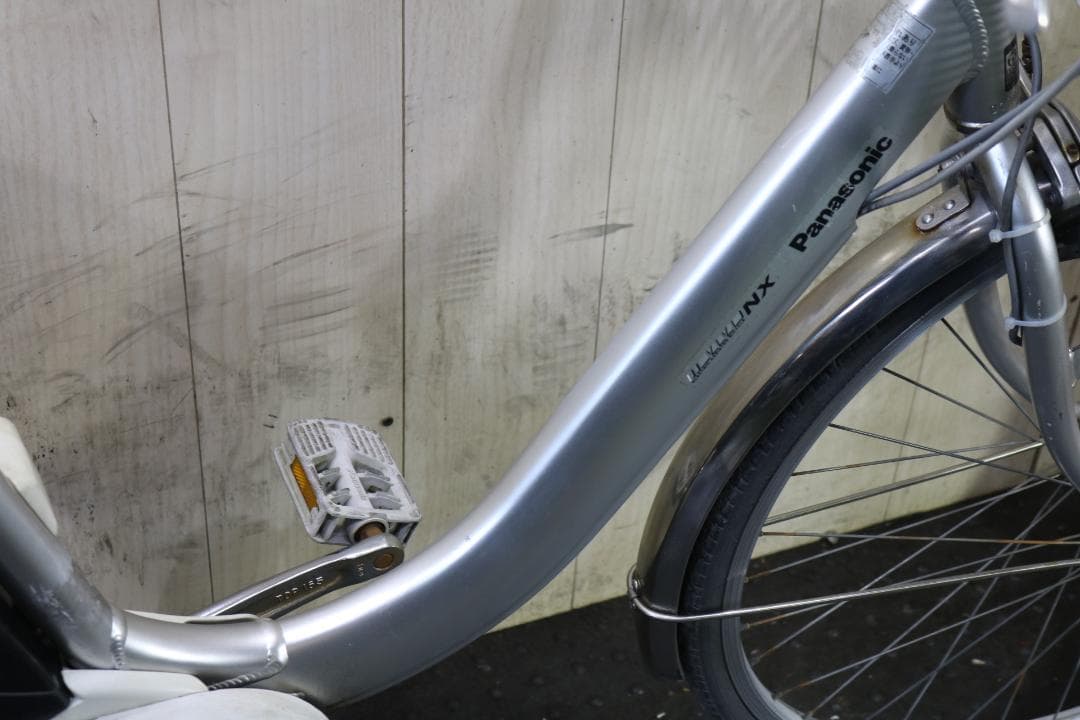 シルバー 電動アシスト自転車 前バスケット付き