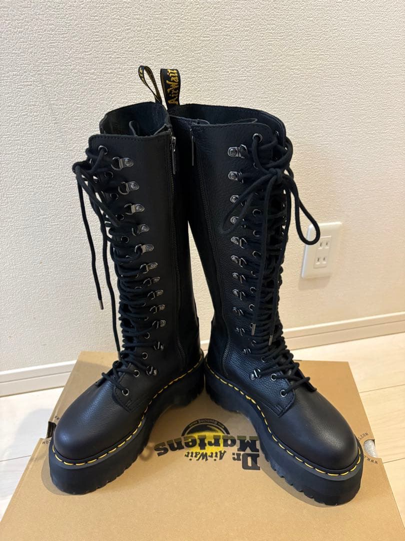 ⭐︎新品未使用⭐︎ドクターマーチンブラックロング編み上げブーツ厚底サイドジッパー付き