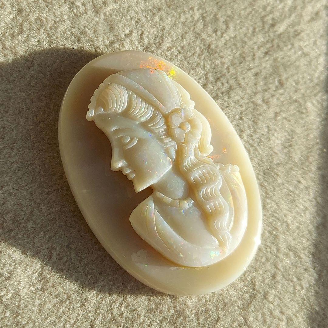 オパール　女性　カメオ　ルース