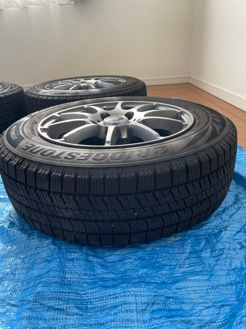 フリード　スタッドレスタイヤ 　ブリザックVRX2 185 65R 15