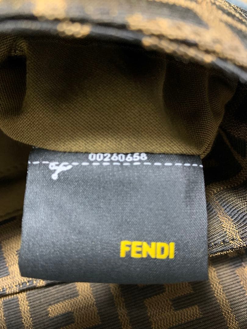 Fendi ロゴ入りショルダーバッグ ブラウン