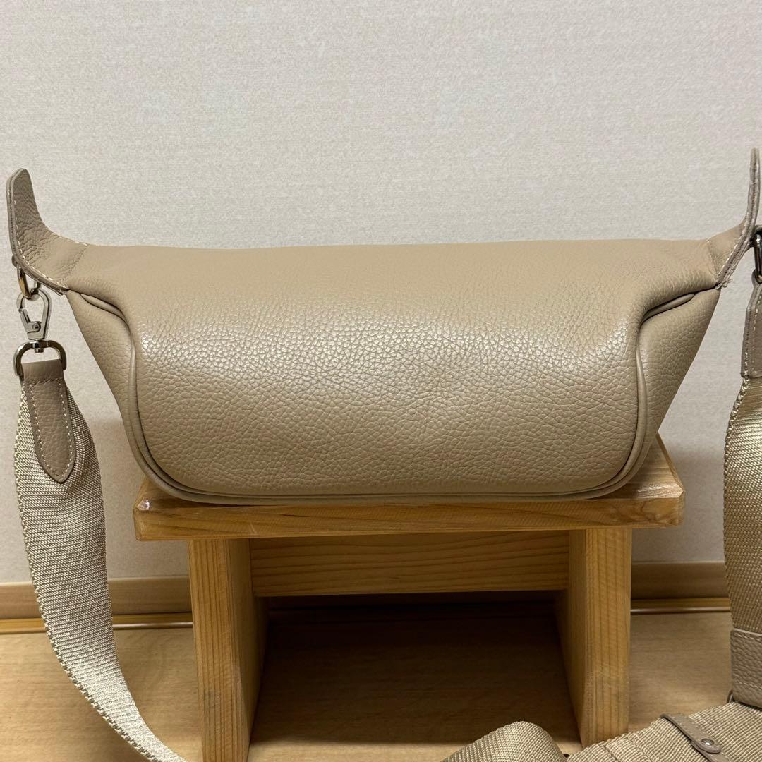 希少！A.D.M.J. 牛革シュリンク型押し　クロスボディバッグ　アク