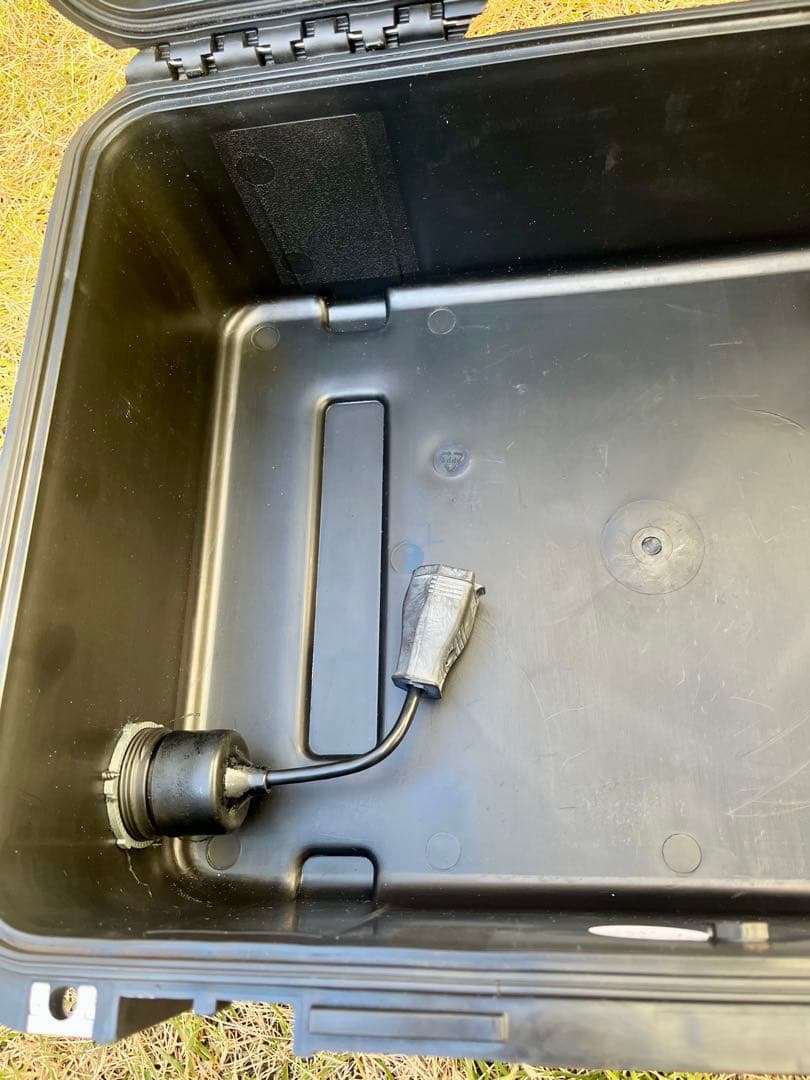 米軍放出品 ハードケース 電源コネクタ付き SKB ハードプロテクターケース