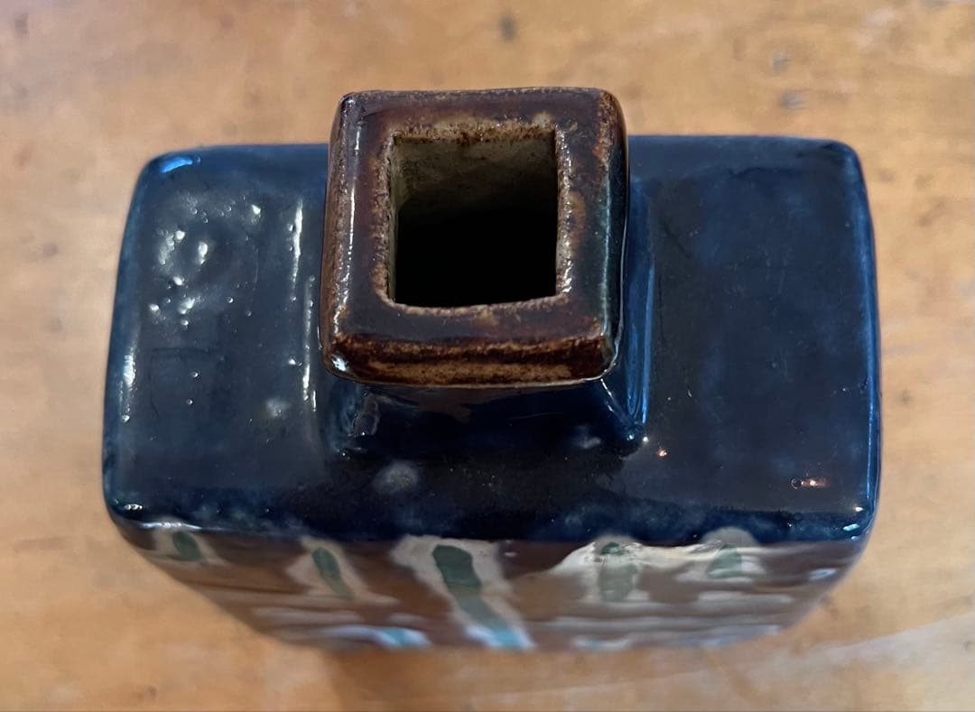 沖縄の陶芸家島袋常秀の花瓶