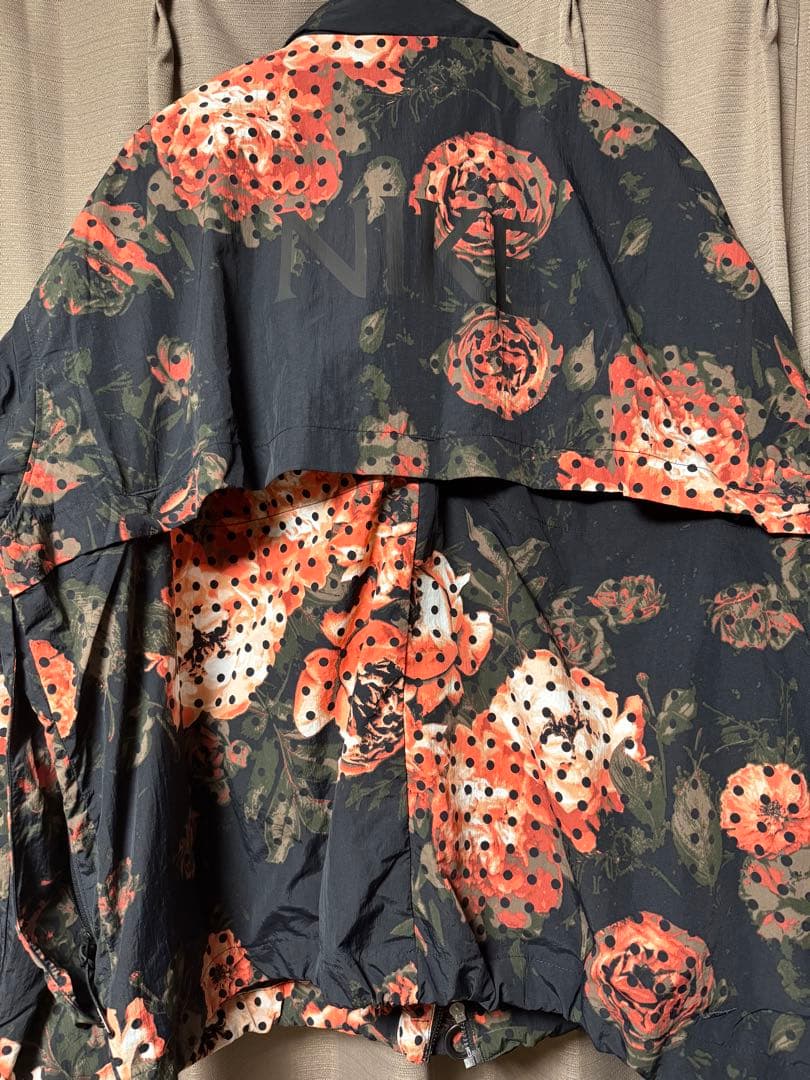 NIKE TECH ウーブンジャケットフラワー柄