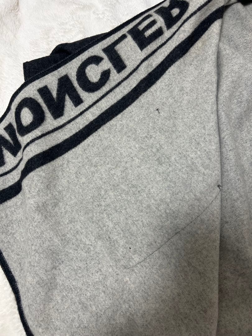 MONCLERモンクレールウールダウン付きポンチョ グレー/ブラック