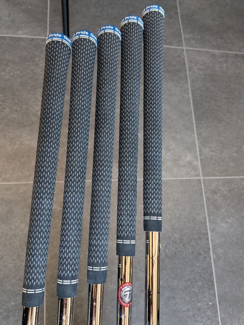 ●ほぼ新品　ラウンド未使用●Qi アイアンセットPW-6 5本i フレックスS