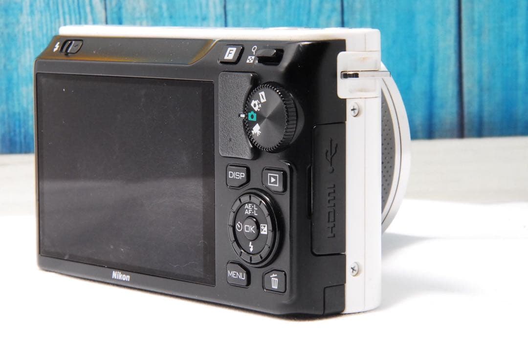 ミラーレス ニコン1 J1 ホワイト 10-30mmレンズ付き Nikon
