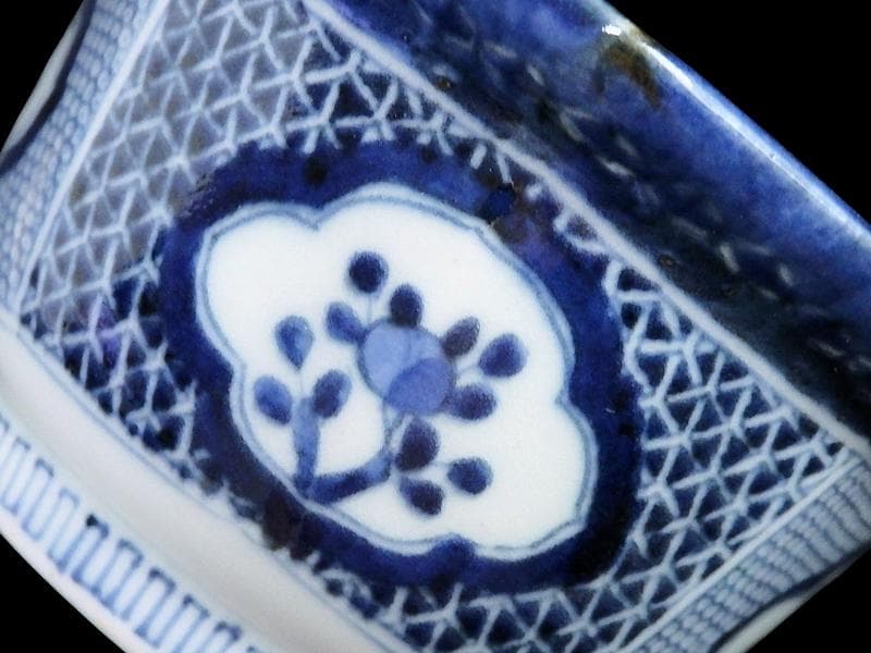 古伊万里　染付　毘沙門亀甲紋に花図　八角向付 ５客　A234AS-DBb