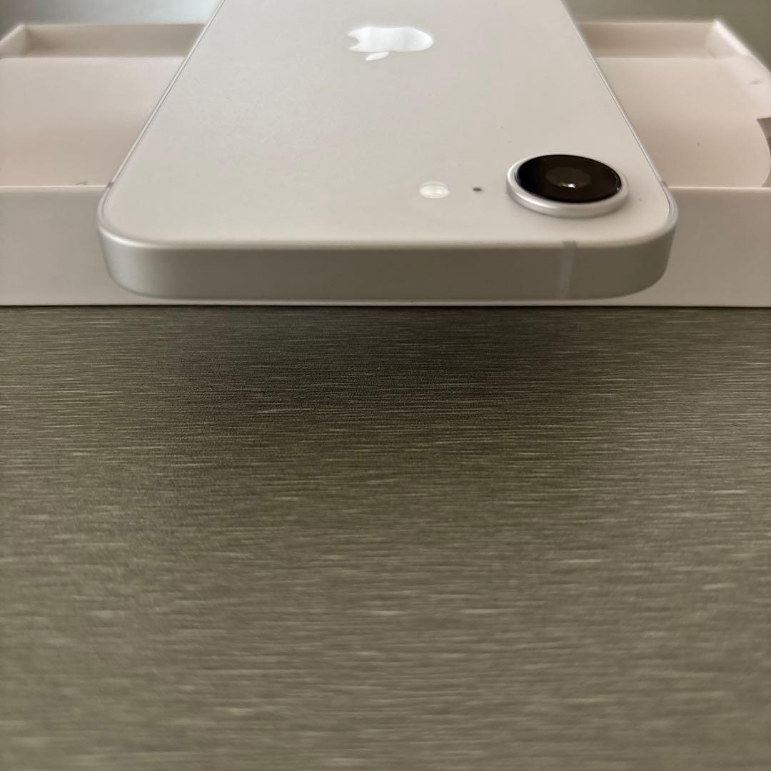 【美品】iPhone16e 128GB ホワイト simフリー