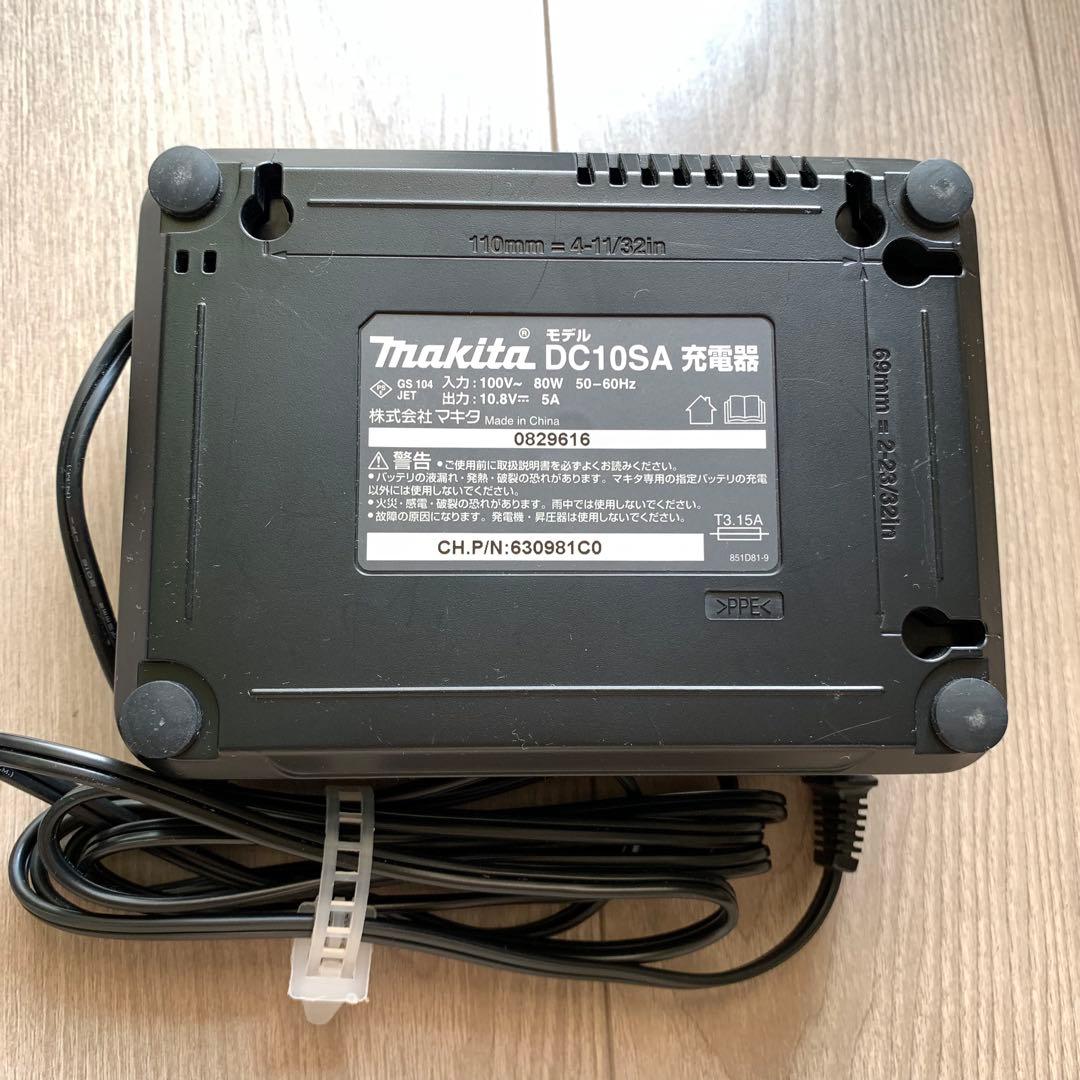 マキタ　充電式クリーナー　紙パックレス式 /コードレス　バッテリー及び充電器付き