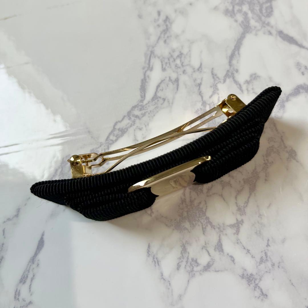 フェラガモ バレッタ　ブラック × ゴールド