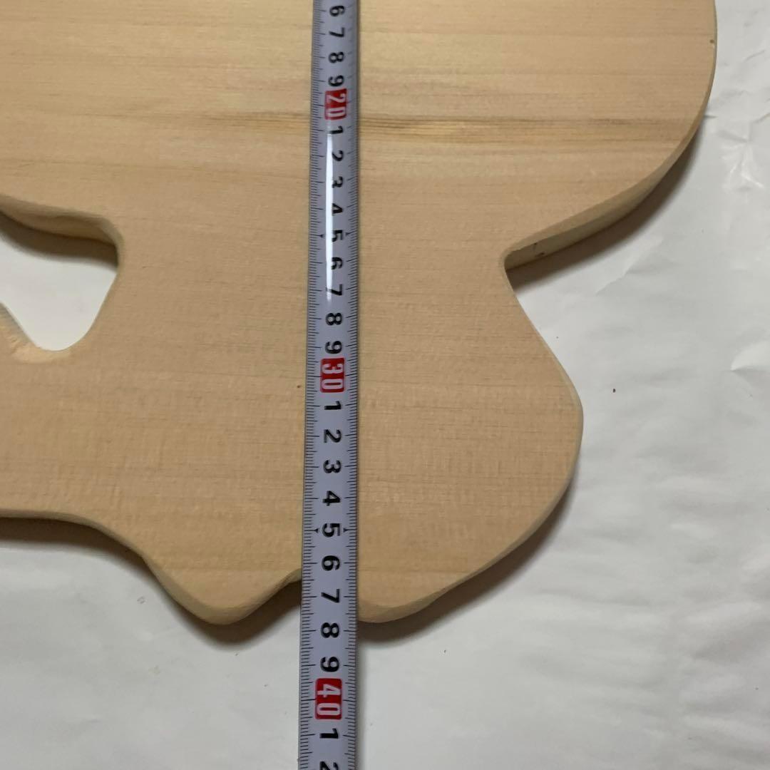 ネコちゃんモチーフ　胴体付きアメリカヒノキ　カッティングボード　まな板 　一枚板