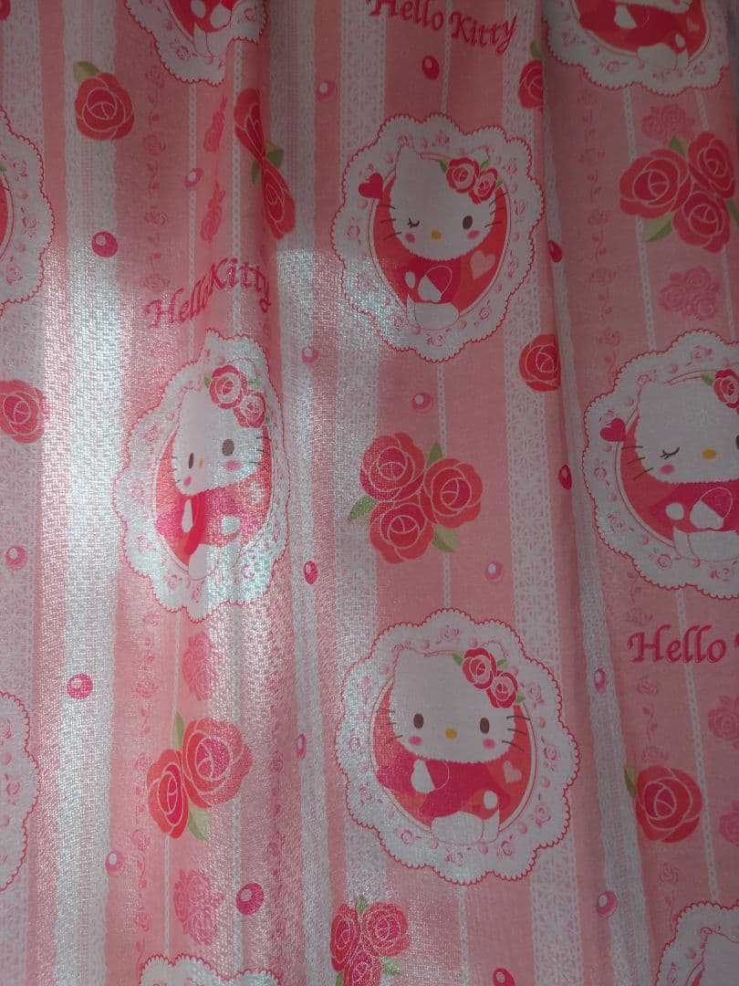 ハローキティ ピンクカーテン