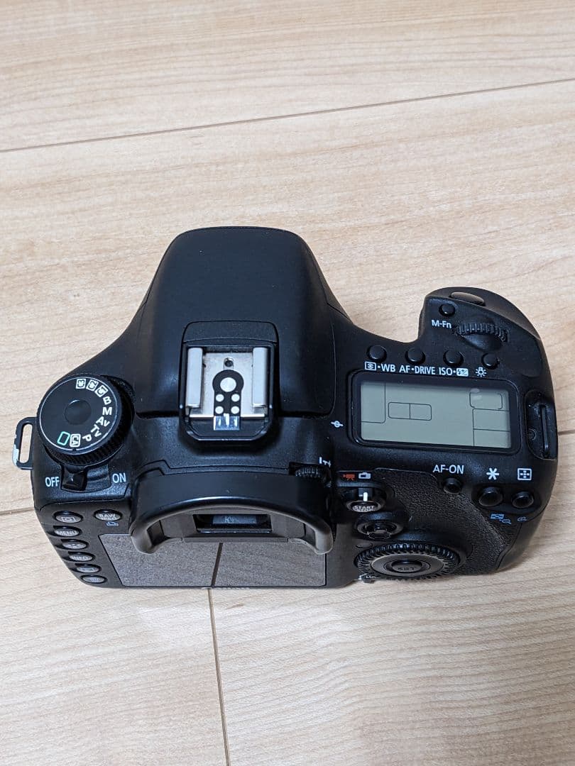 Canon EOS 7D ボディ　バッテリー3個・充電器・CF付き
