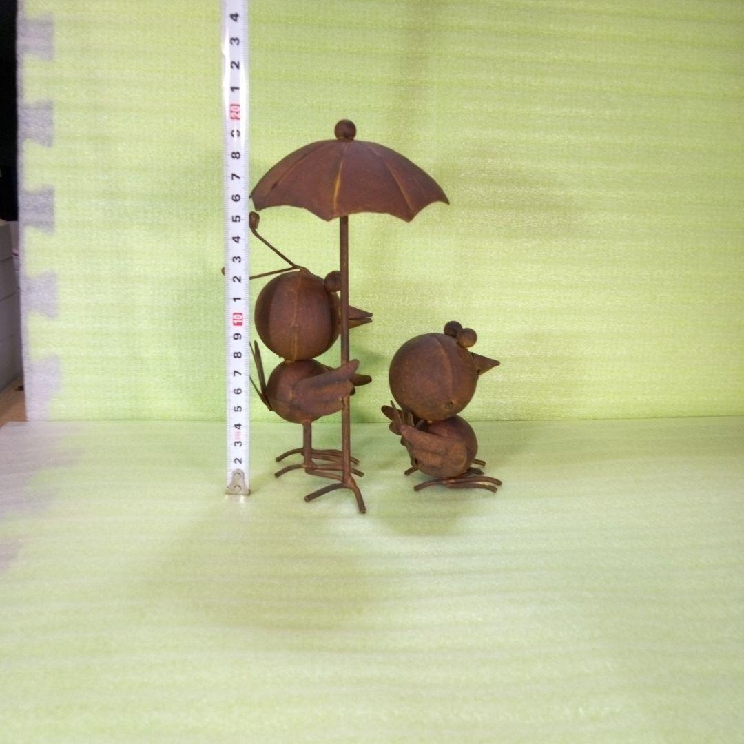 レトロな鳥　2体セット　傘を持つ小鳥の置物　インテリア　オブジェ　ディスプレイ