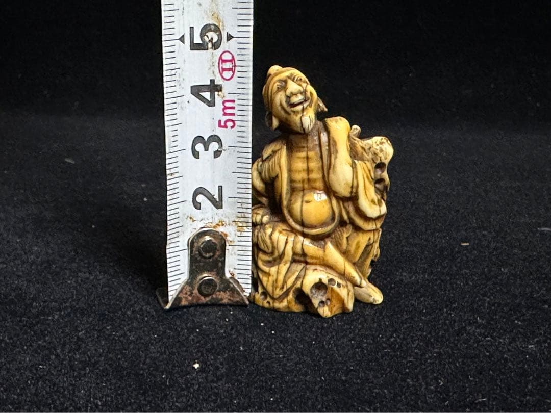 極上　根付　海象　セイウチ　仙人　天然素材　彫刻 置物　細密細工　骨董