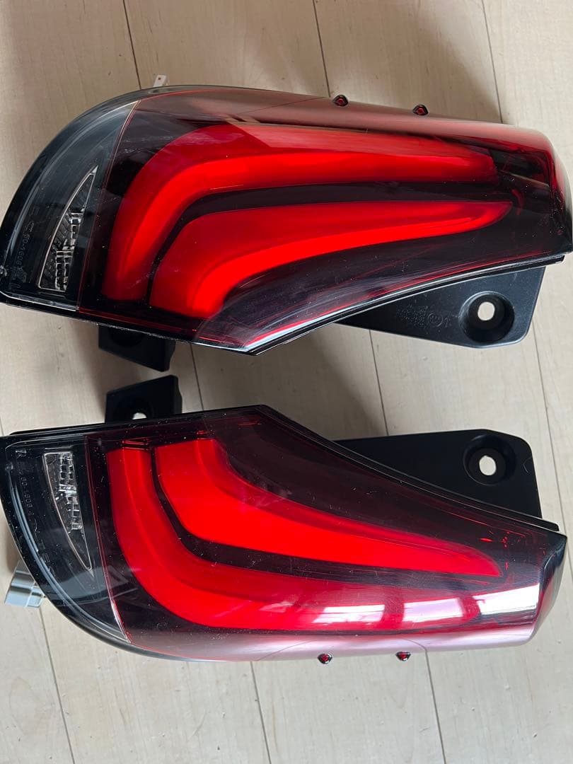 ノア/ヴォクシー 90系 フルLEDテールランプ