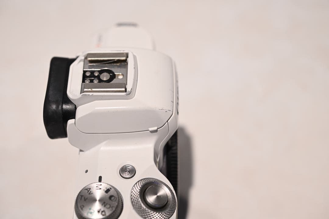 Canon EOS KISSM2 ダブルズームレンズキット　レンズ他3本付き