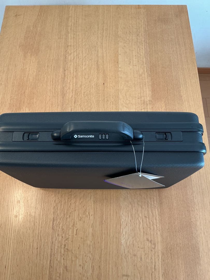 ☆新品未使用　サムソナイト　アタッシュケース　送料無料！