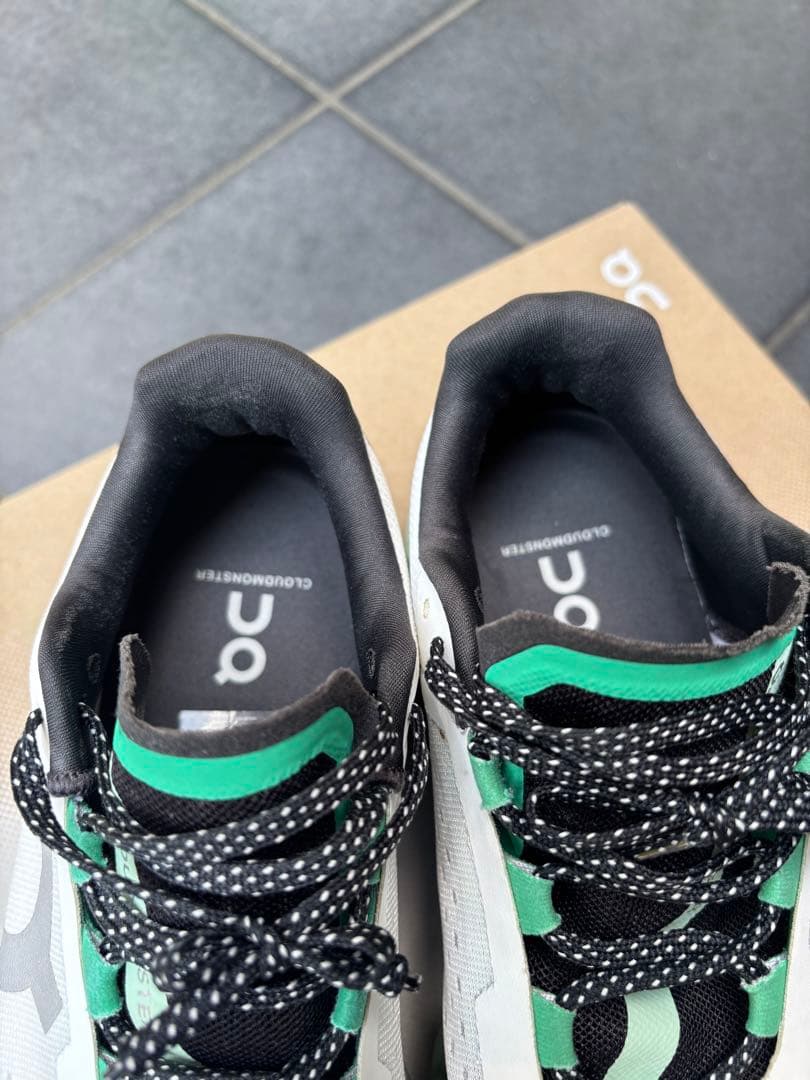 ON Cloud monster ランニングシューズ　26センチ