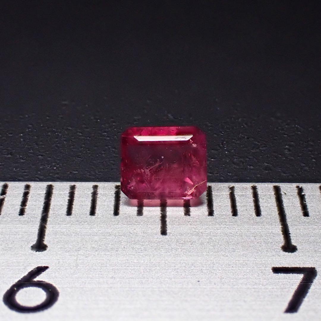 【アメリカ/ユタ産】レッドベリル(ビクスバイト)