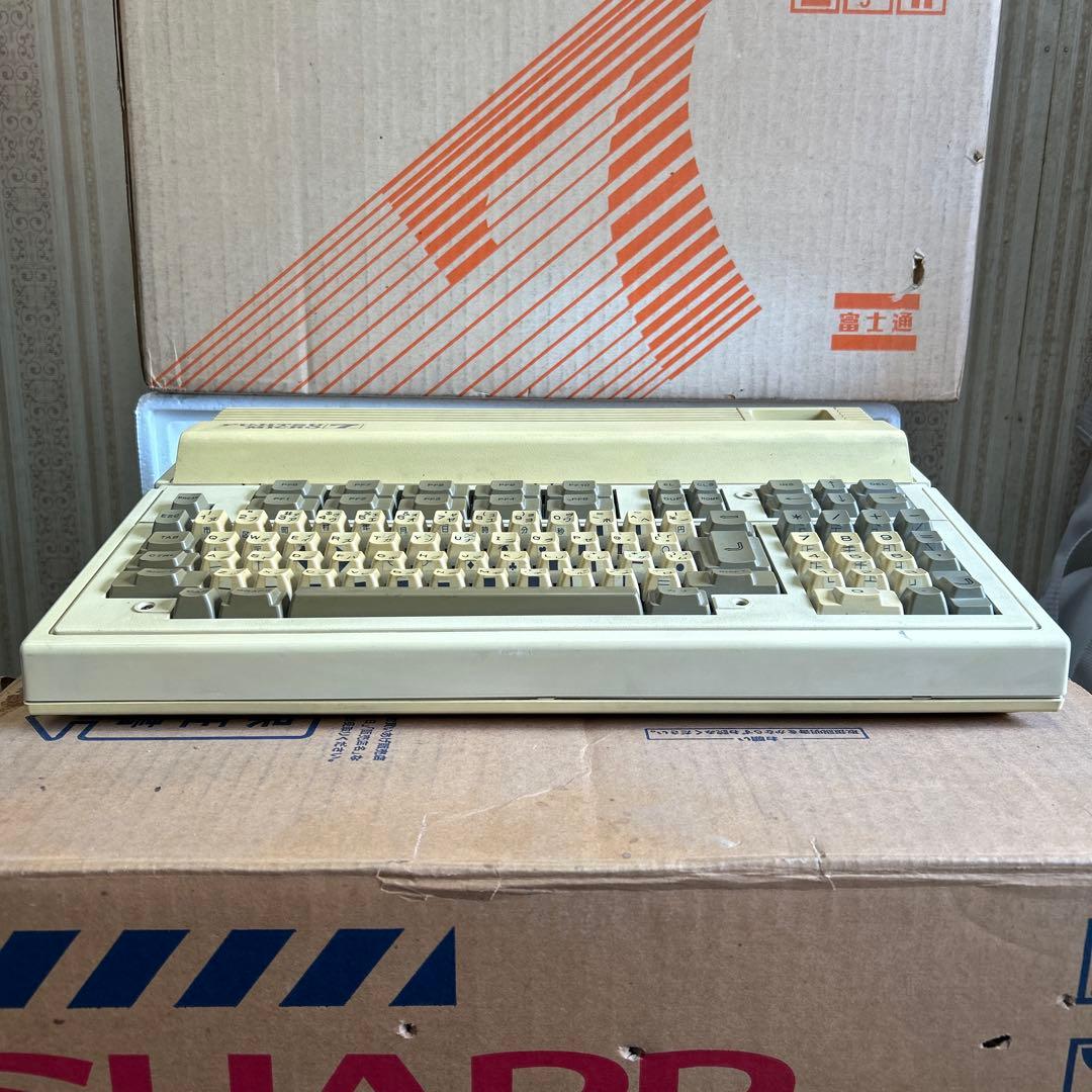 希少　富士通　マイクロ7 MB25010 パーソナルコンピューター　当時物