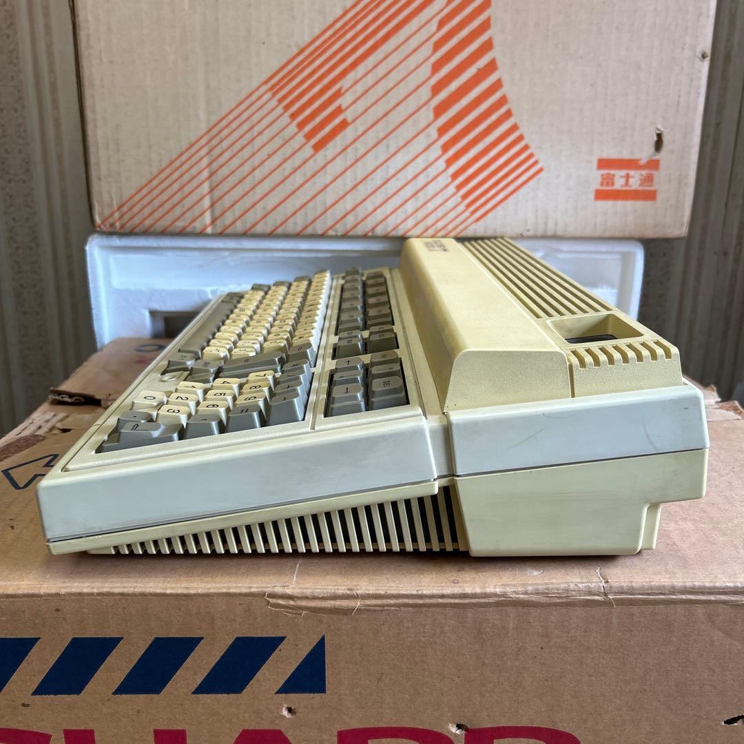 希少　富士通　マイクロ7 MB25010 パーソナルコンピューター　当時物