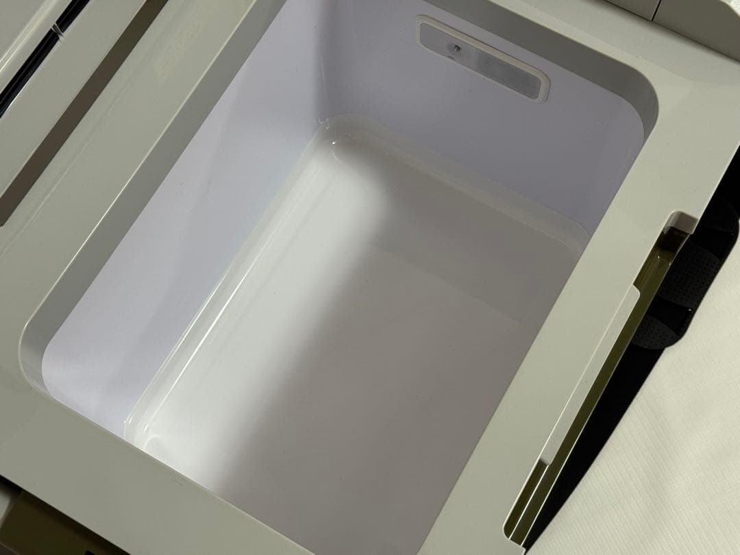 【美品】マキタ　makita ポータブル冷温蔵庫　CW 001G 20L