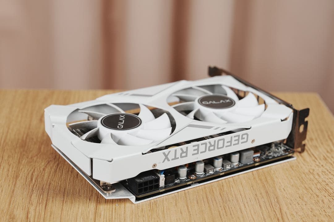 玄人志向 GALAX RTX2070 White Mini ITXグラボ
