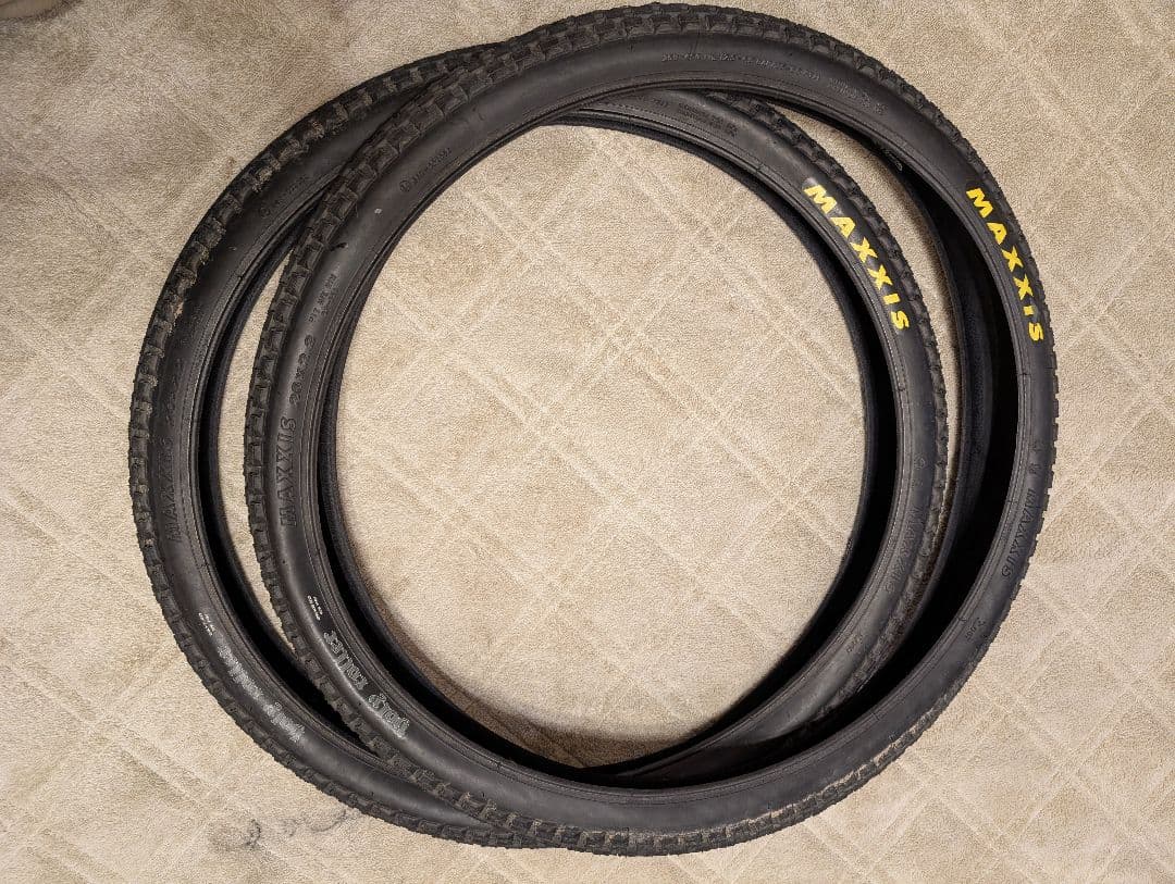 VELOCITY CLIFFHANGER＋MAXXIS HOLY ROLLER