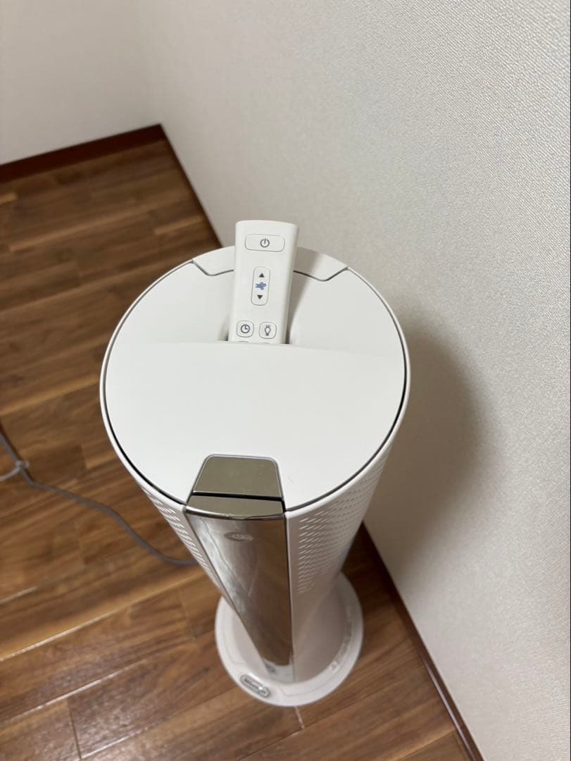 デロンギ　タワー型空気清浄機 ホワイト