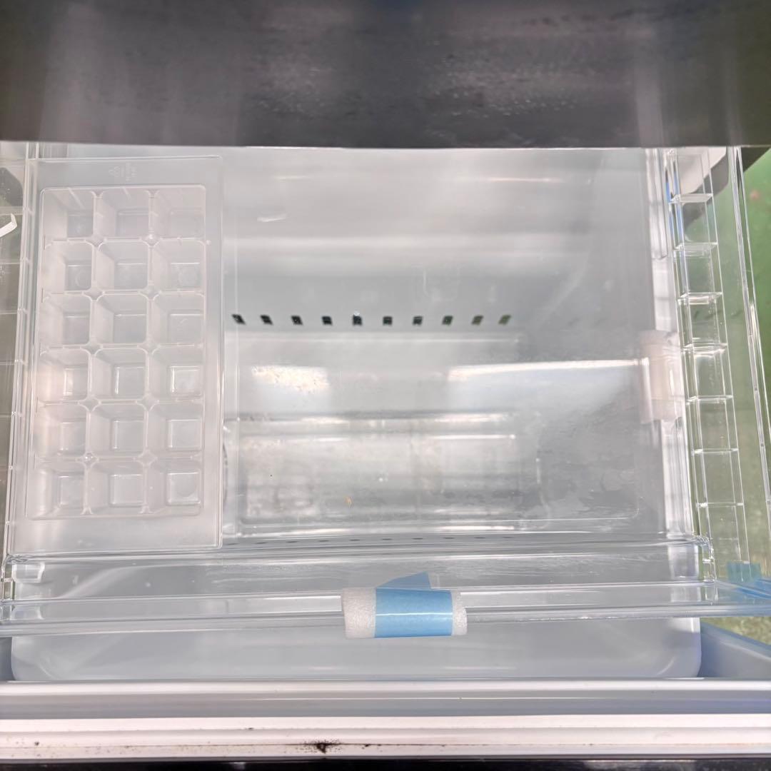 681ブラック冷蔵庫　100L強　小型　一人暮らし　右開き　2ドア　2024年製