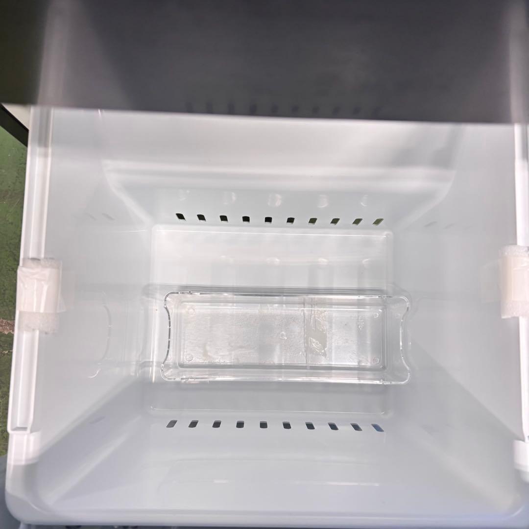 681ブラック冷蔵庫　100L強　小型　一人暮らし　右開き　2ドア　2024年製